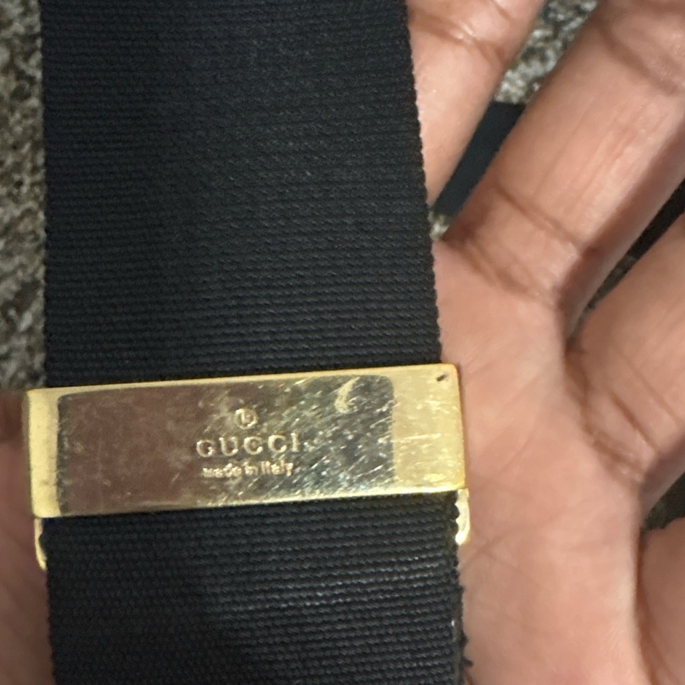 Gucci Beige GG Canvas Shoulder Bag with Black Strap and Gold Hardware - Picture 5 of 7